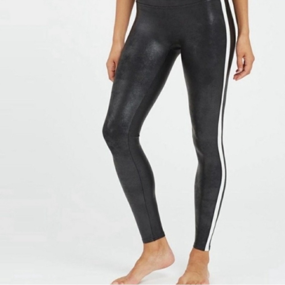 Spanx Side Stripe Faux Leather Leggings XS in very black - Picture 3 of 12